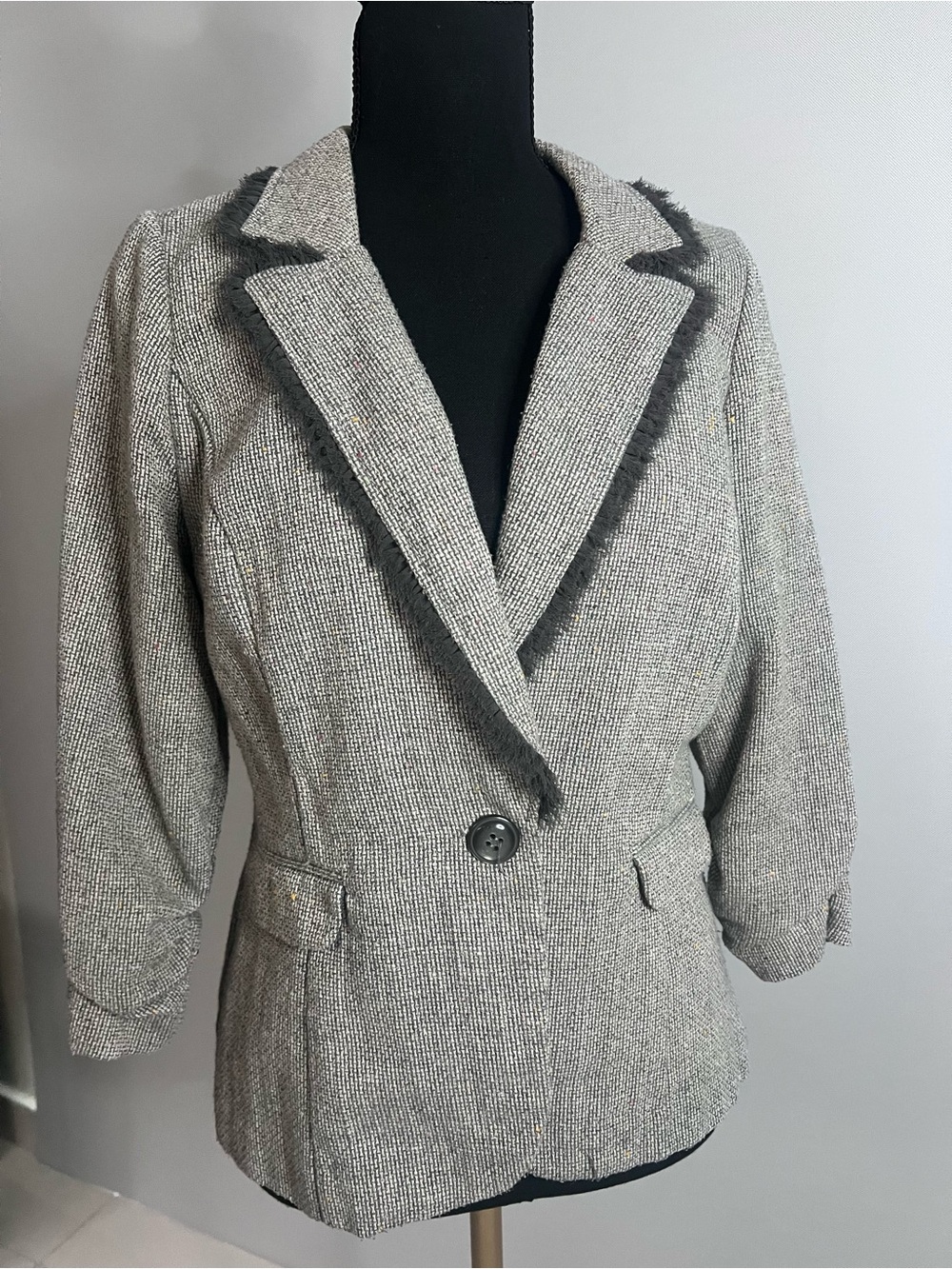 Frayed-Trim Gray Tweed Single-Button Blazer